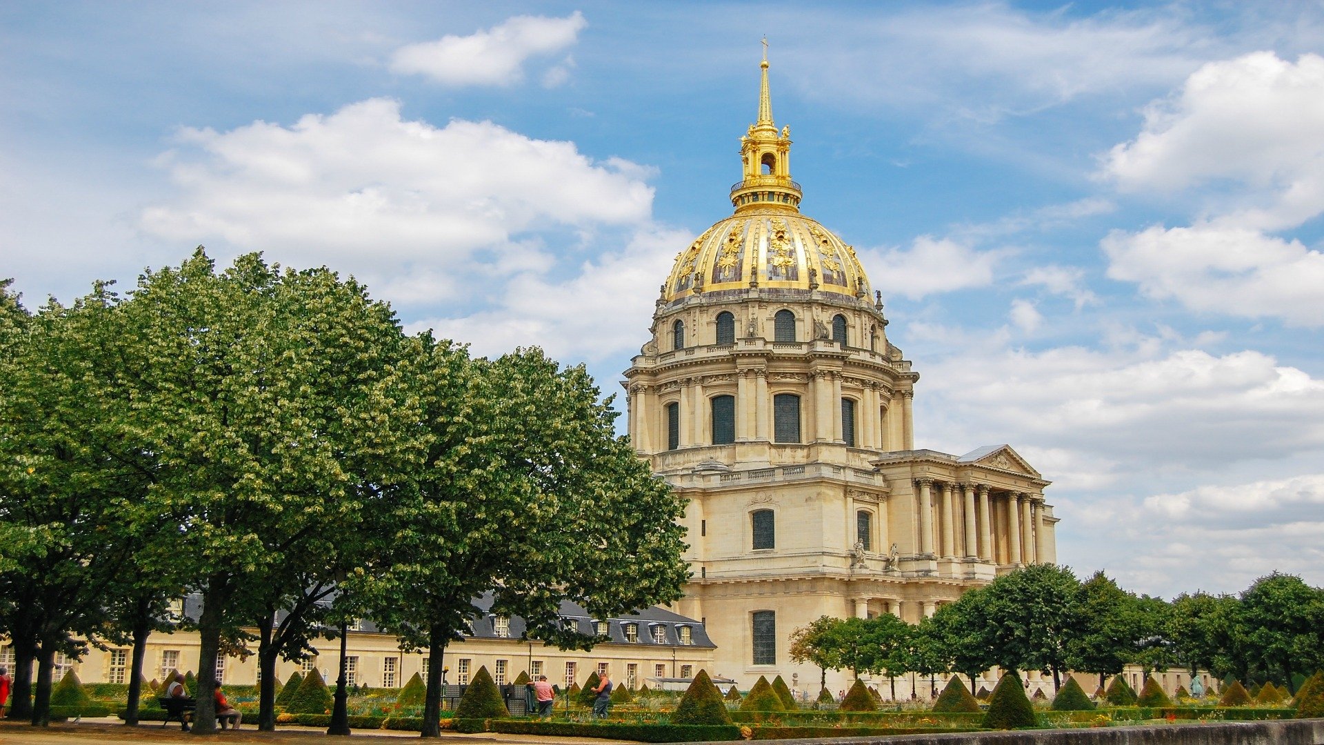 Royal entrance to Eglise St Louis at Les Invalides (soldiers' entrance was from the other side)