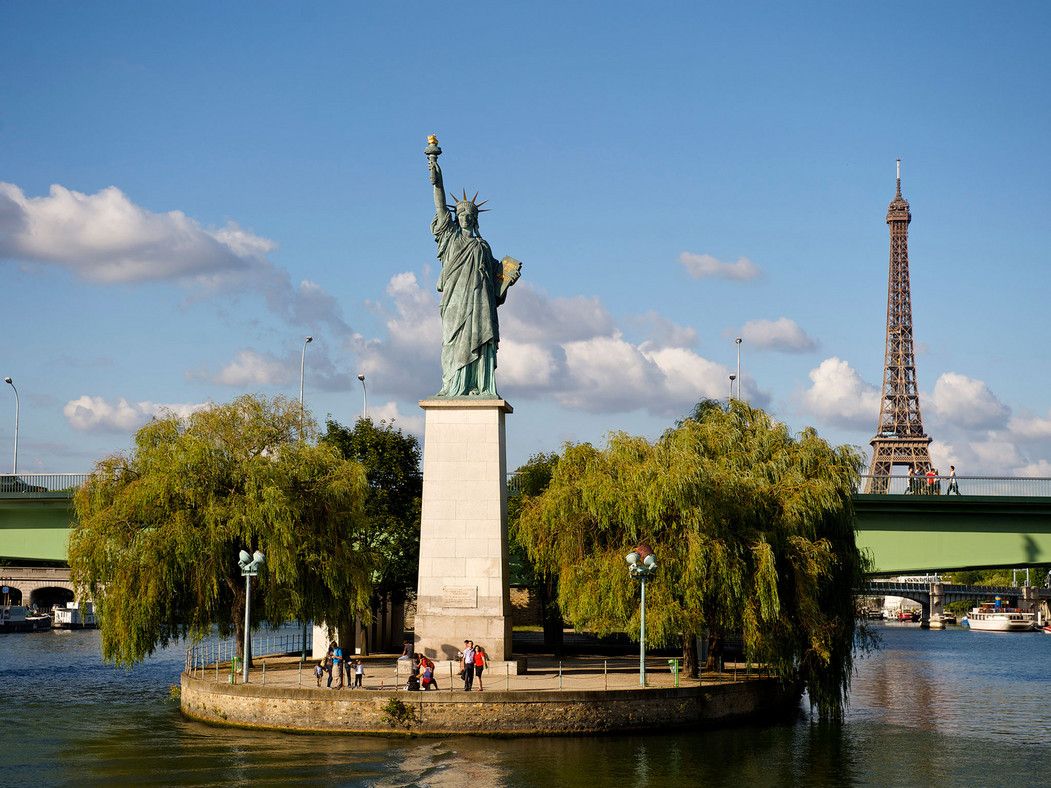 Statue of Libery - Allée des Cygnes Eiffel Tower and Pont de Grenelle in the background